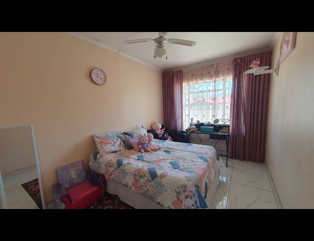 4 BEDROOM FREEHOLD FOR SALE IN BRACKENDOWNS